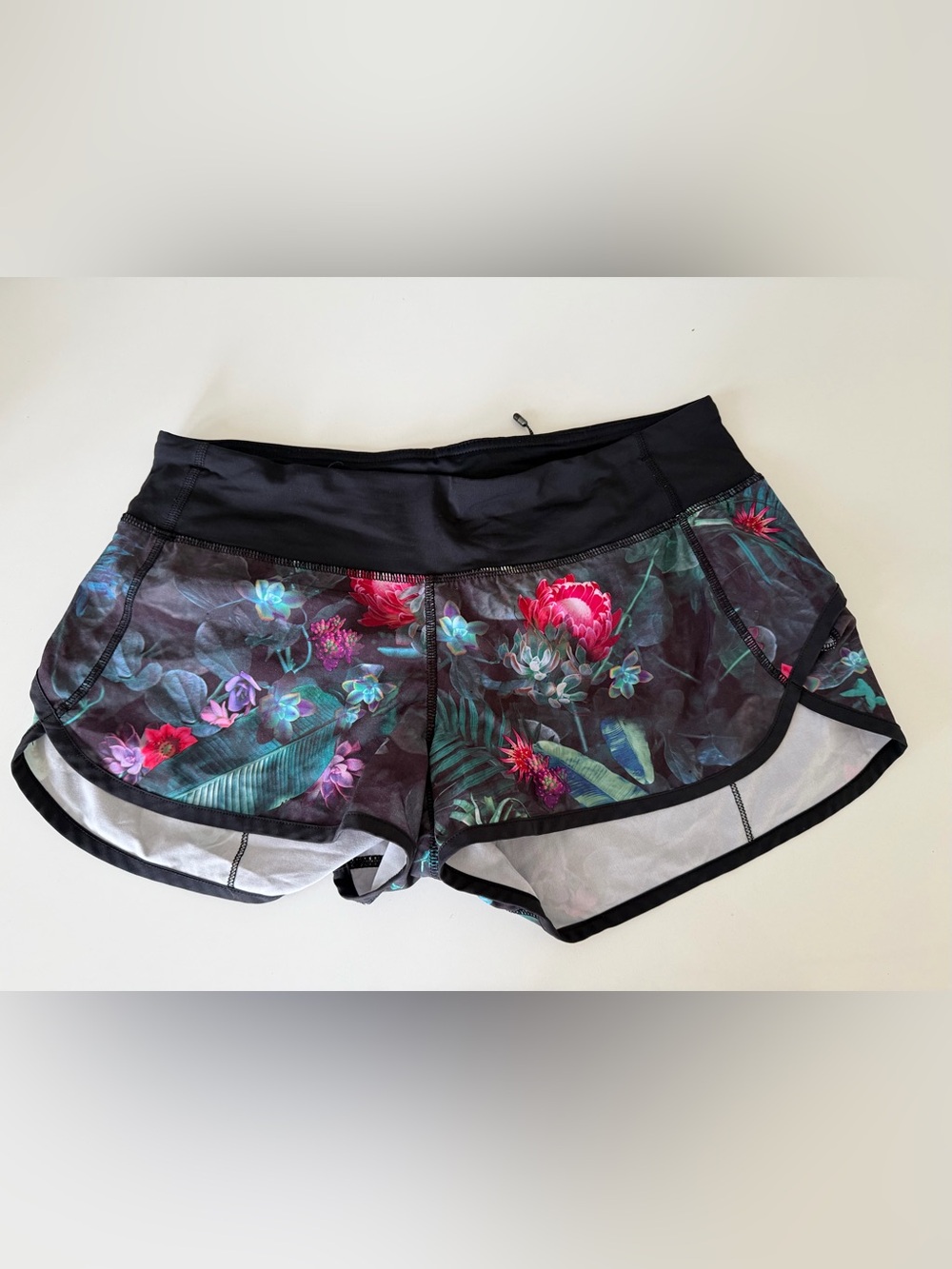 lululemon athletica speed shorts size 6